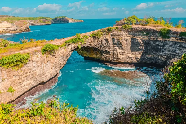 Prachtig Landschap Van Een Broken Beach Gelegen Nusa Penida Island Rechtenvrije Stockfoto's