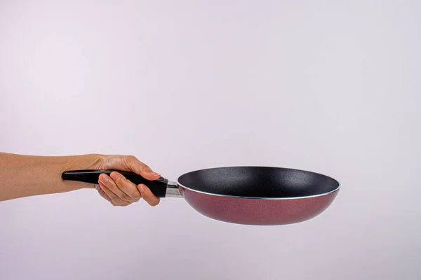 Mujer Sosteniendo Sartén Para Clases Cocina Sobre Fondo Blanco — Foto de Stock