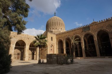 Sultan El-Aşraf Camii ve Anıtmezar 'nın iç avlusu.