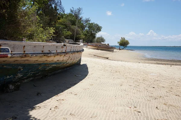 Old Wooden Vessel Put Ashore Beach Shela Lamu Island Kenya — Fotografia de Stock