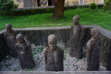 Taş Şehir 'deki Köle Pazarı Anıtı, Zanzibar, Tanzanya 2021, heykeltıraş Clara Sornas tarafından 1998' de yapıldı.