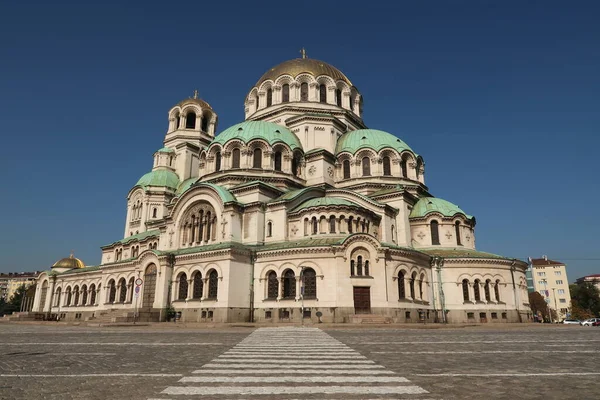 Lihat Katedral Alexander Nevsky Sofia Dengan Penyeberangan Depan Bulgaria 2021 — Stok Foto