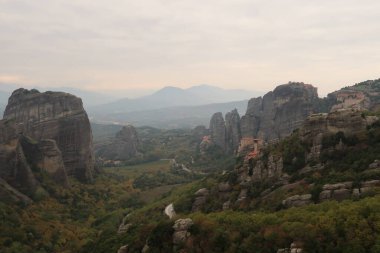 St. Nicholas Anapafsas, Roussanou, Great Meteoron ve Varlaam Manastırlarına bakın.