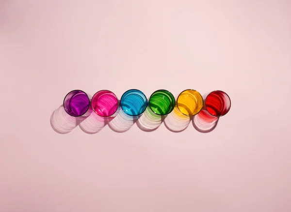 Lined Rainbow Colored Glass Cups Minimal Concept — 图库照片