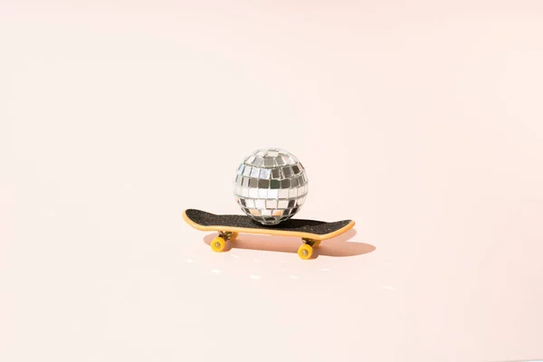 Disco Bal Skateboard Minimaal Concept — Stockfoto