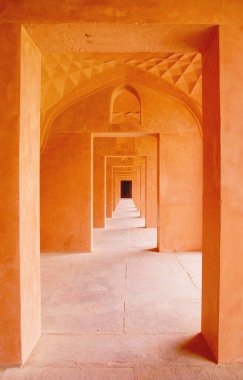 Dini mimari, turuncu gizemli koridor