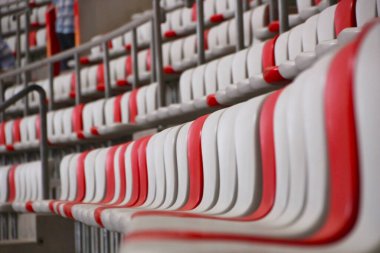 Halka açık olmayan kırmızı tribünler