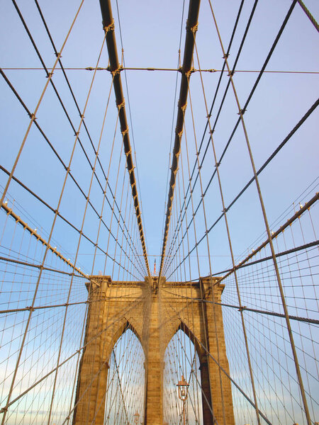 Central and colorful image of the Brooklyn Bridge on a sunny day, vivid colors.