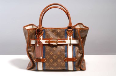 Kyiv Ukrayna 16 Ağustos 2021 Güzel Louis Vuitton çantası.