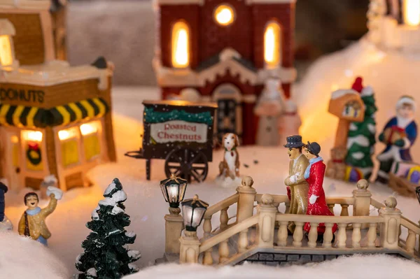 Miniaturowe Świąteczne Otoczenie Wsi Ludźmi Domami Drzewami Ustawionymi Sezon Świąteczny — Zdjęcie stockowe