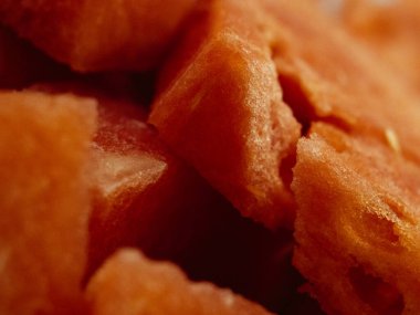 Kesilmiş karpuz dilimlerinin çatlak görüntüsünü kapat