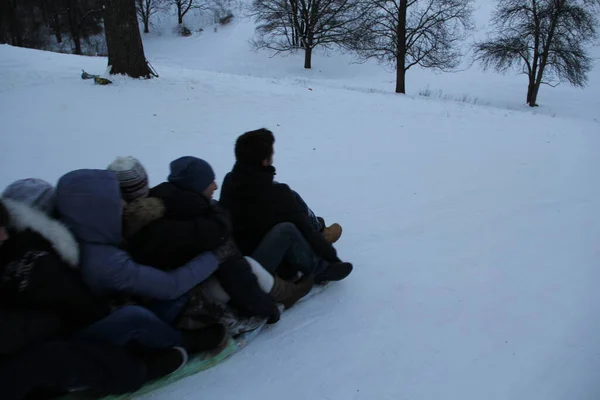 Foto Esquiador Noite Nevado Com Pessoas — Fotografia de Stock