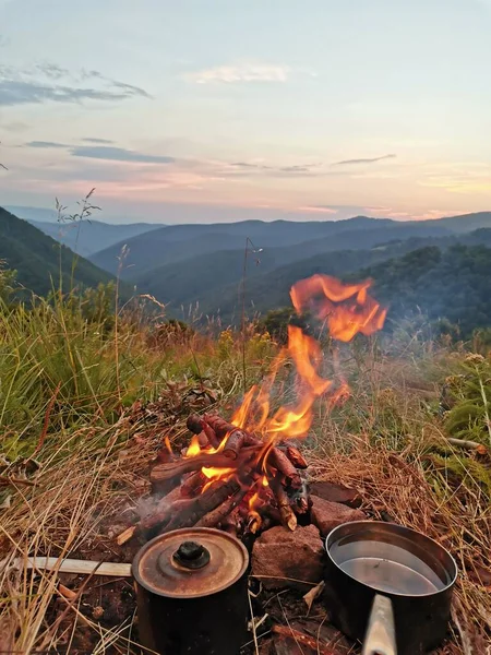 Photo Preparing Dinner Fire Pit Mountains Evening — 图库照片