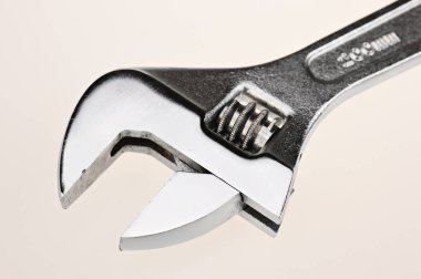Angled wrench that allows you to freely change the width of the part that holds the bolt