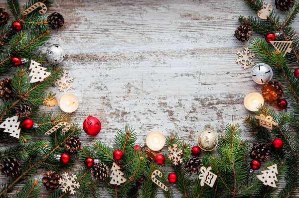 Karácsonyi Háttér Fenyőfával Karácsonyi Játékokkal Fából Készült Táblán Felülnézetben Fénymásoló Stock Fotó