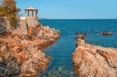 İspanya 'da deniz manzarası. Costa Brava sahilinin güzel manzarası. S'Agar. la Gavina. 