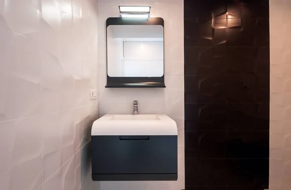 Modernes Design Badezimmer Luxuriöses Weißes Porzellan Auf Einem Badezimmertisch — Stockfoto