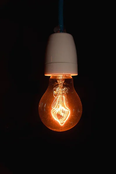 Glödlampa Mörk Bakgrund Begreppet Kreativitet Belysningsdekoration — Stockfoto