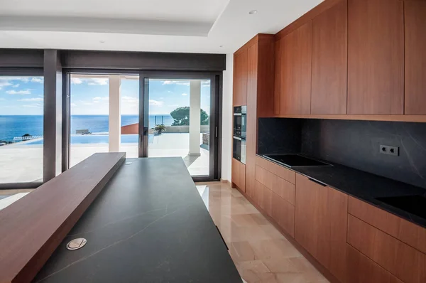 Luxuriöse Holzküche Mit Blick Auf Das Meer Moderne Küche Mit — Stockfoto