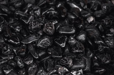 Siyah Tourmaline üst görünümü ve seçici odak. 