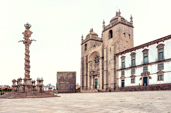 ポルト大聖堂 ポルトガルだ ポルトの有名な大聖堂の美しい朝の景色 サンティアゴ出身 ポルトの柱 — ストック写真