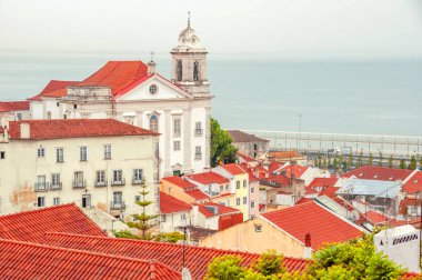 Lizbon cityscape, görünümü tarihi kentin Alfama, Portekiz, 