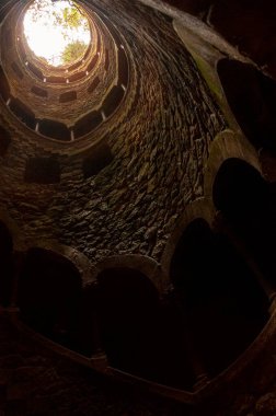 Sintra, Portekiz ve Quinta da Regaleira 'da ünlü kabul töreni. 