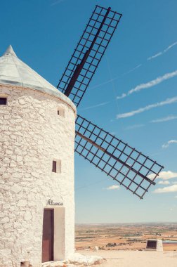 Consuegra, Toledo, Castilla La Mancha bölgesi, İspanya. Don Kişot 'un Yel Değirmenleri Yolu. 