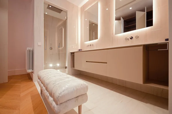 Luxuoso Design Interiores Moderna Casa Banho Whith Pia Dupla Dois — Fotografia de Stock