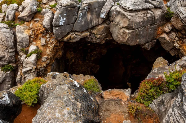 포르투갈의 페니체에 동굴로 들어가는 — 스톡 사진