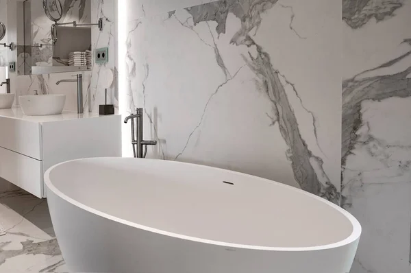 Luxus Badezimmer Aus Weißem Marmor Mit Freistehender Badewanne Und Waschbecken — Stockfoto