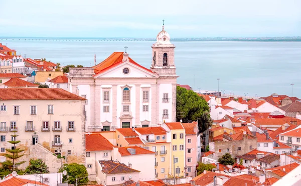 Lizbon Portekiz Şehrin Güzel Manzarası Ünlü Alfama Bölgesi Boyunca Turistik — Stok fotoğraf