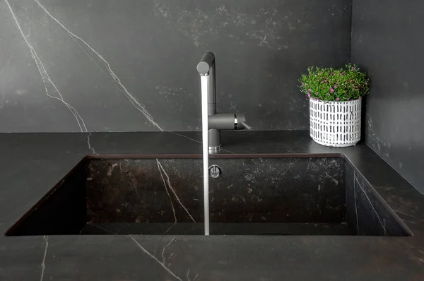 Küchenspülen Aus Naturstein Monolithisches Design Von Wänden Arbeitsplatten Und Waschbecken — Stockfoto