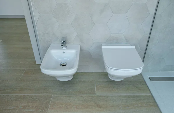 Moderne Toilette Und Bidet Einem Modernen Badezimmer — Stockfoto