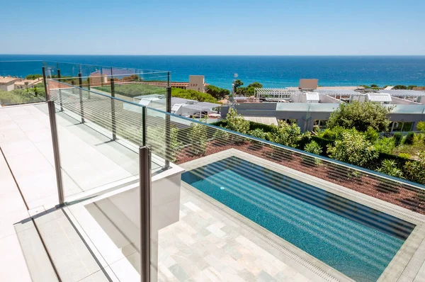 Schöner Pool Mit Blick Auf Das Meer Bodenfliesen Rutschfest — Stockfoto