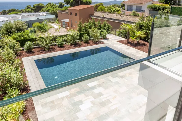 Schöner Pool Mit Blick Auf Das Meer Bodenfliesen Rutschfest — Stockfoto