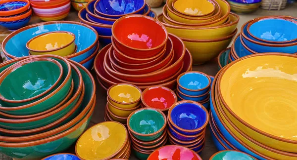 Ceramic Plates Different Colors Yellow Blue Red Green — Stock Photo, Image