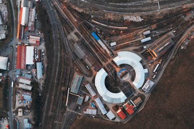 Eski tren dönüş noktası, yukarıdan gelen trenler için kenetlenme istasyonu, Mavic 2 Pro 'da vuruldu.