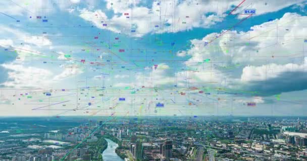 Imágenes aéreas inteligentes del dron de la ciudad Arcos de información del holograma que se forman durante la comunicación de la red Red futurista y tecnología 5G Drone Low Light 4k. Lazo de vídeo, lapso de tiempo — Vídeos de Stock