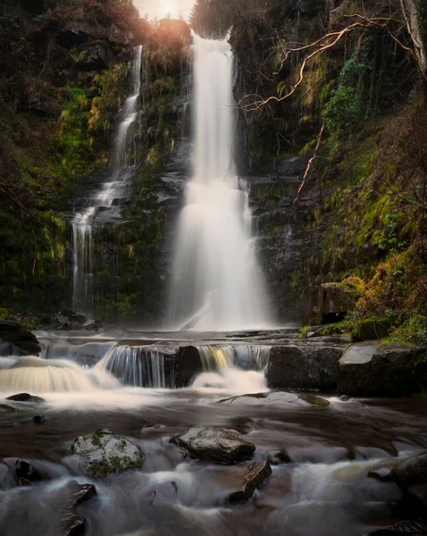 ブルー グリンの滝 密接に接続された一連の滝は 南ウェールズのウスクの北西数マイルに落ちます英国 — ストック写真