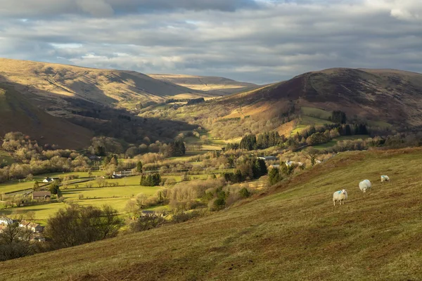 Las Colinas Ondulantes Del Valle Swansea Valle Que Conduce Trecastle — Foto de Stock