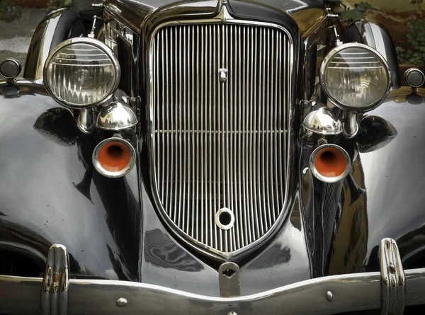 Chrysler Plymouth klasiğinin ön ucu.