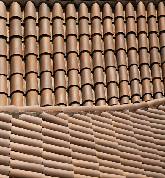 Típico Telhado Espanhol Coberto Telhas Barro Terracota — Fotografia de Stock