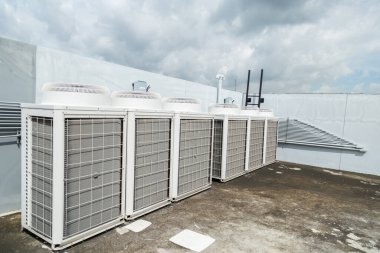 Sistem Merkezi Klima binanın çatısına ayarla