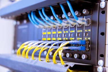 Ağ anahtarı ve ethernet kabloları, Veri Merkezi Konsepti.