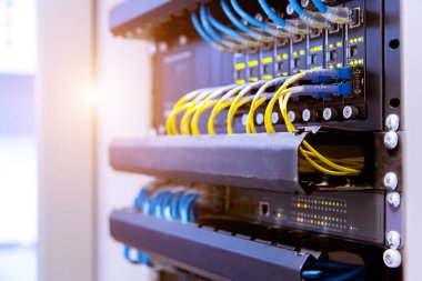 Ağ anahtarı ve ethernet kabloları, Veri Merkezi Konsepti.