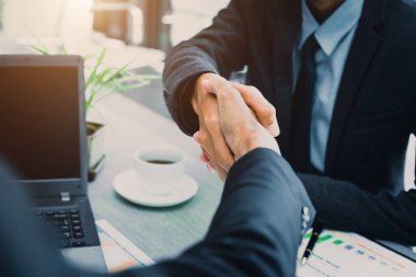 Ortaklık kavramı - tokalaşma iş ortakları başarılı takım lideri girişimciliği .