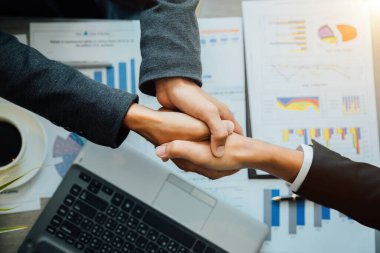 Ortaklık kavramı - tokalaşma iş ortakları başarılı takım lideri girişimciliği .