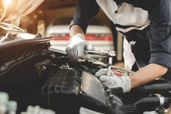 Automobile Mechanic Repairman Hands Repairing Car Engine Automotive Workshop Wrench — Stock Photo, Image