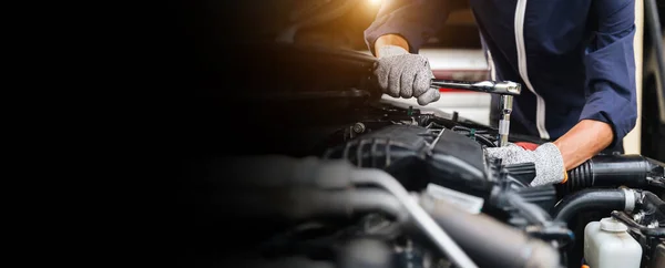 Automobile Mechanic Repairman Hands Repairing Car Engine Automotive Workshop Wrench — Stock Photo, Image